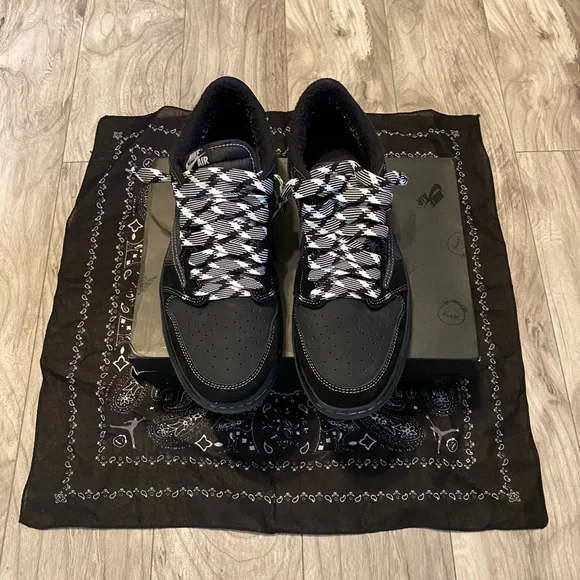 Jordan 1 low phantoms size 13 worn couple times cleaning out my closet need gone Shoes crumbling over time if not worn main image 3